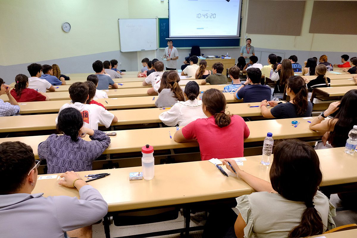 Más de 12 000 estudiantes se examinan de la PAU en la Universidad de Sevilla