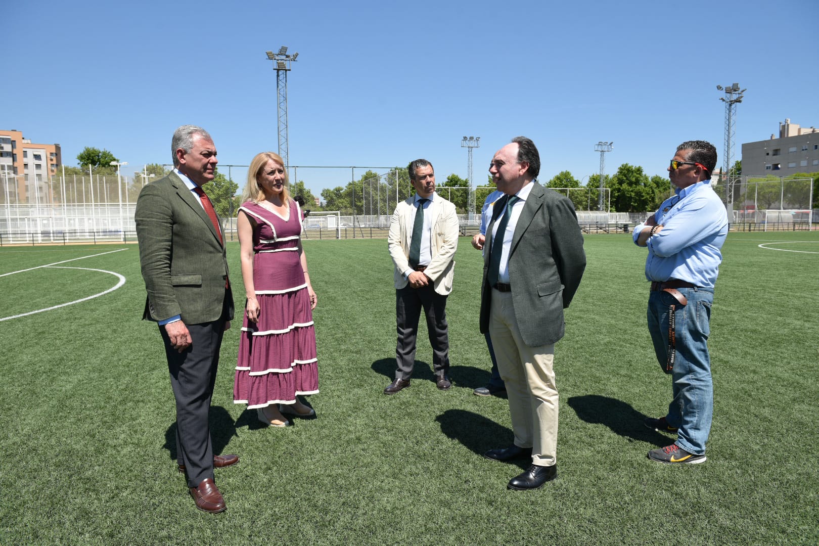 El Ayuntamiento invierte 690 000 euros en la nueva iluminación LED de cuatro campos de fútbol que contarán con sistemas de control inteligente