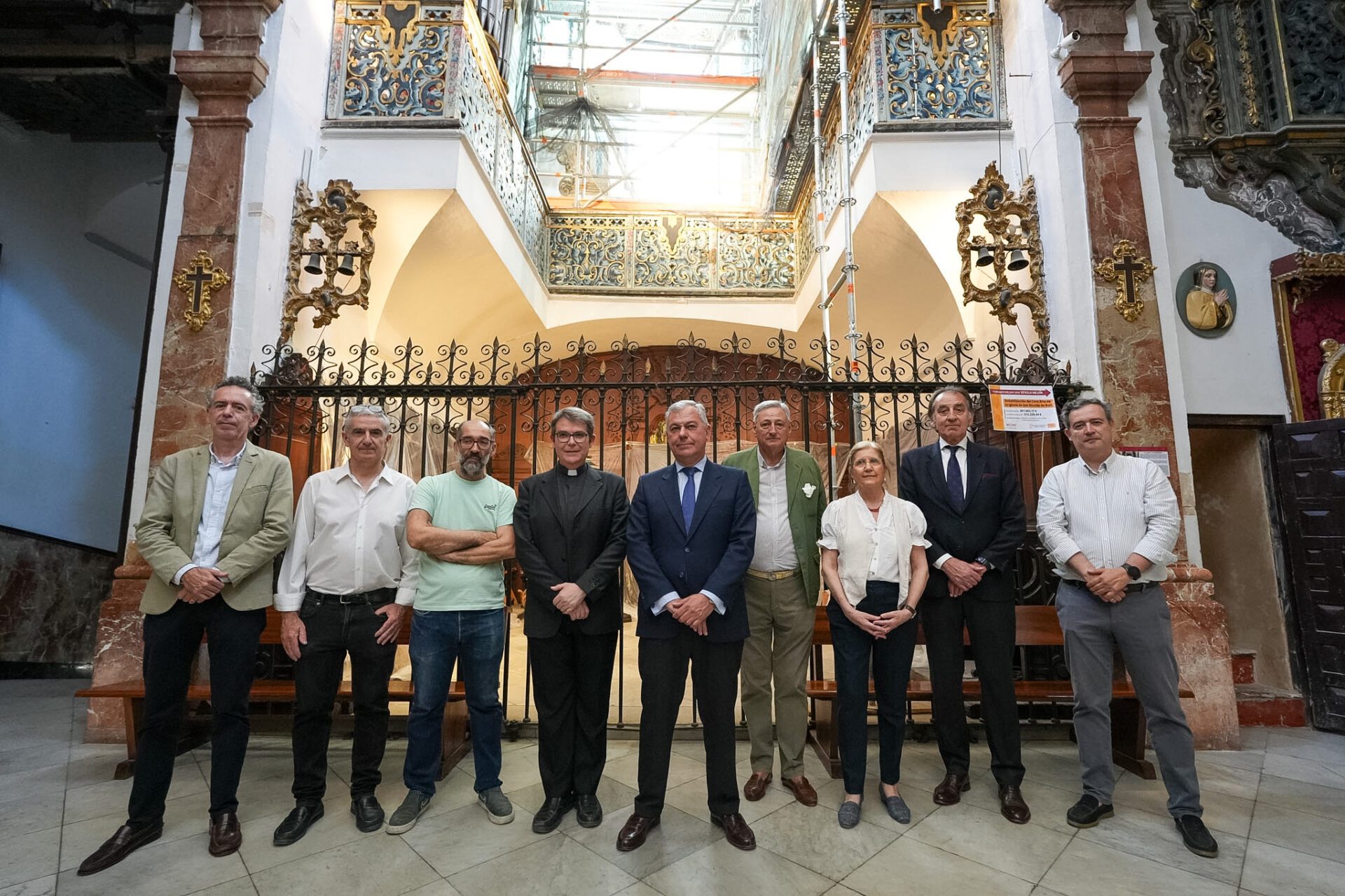 Sanz visita en San Nicolás los avances de la restauración del órgano del siglo XVIII y de las pinturas del coro alto