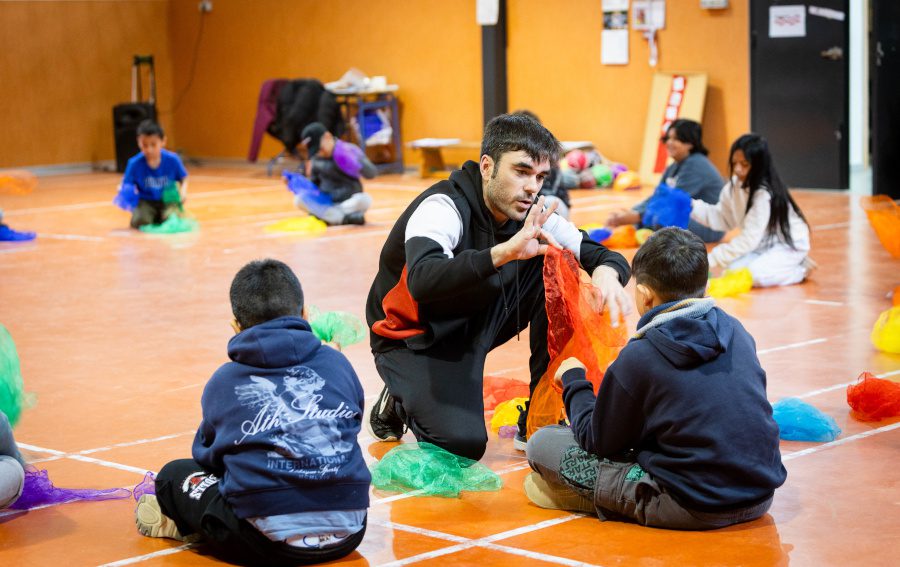 El Programa Andaluz de Arte y Educación acerca el circo a las aulas como herramienta pedagógica en el CEIP San José Obrero