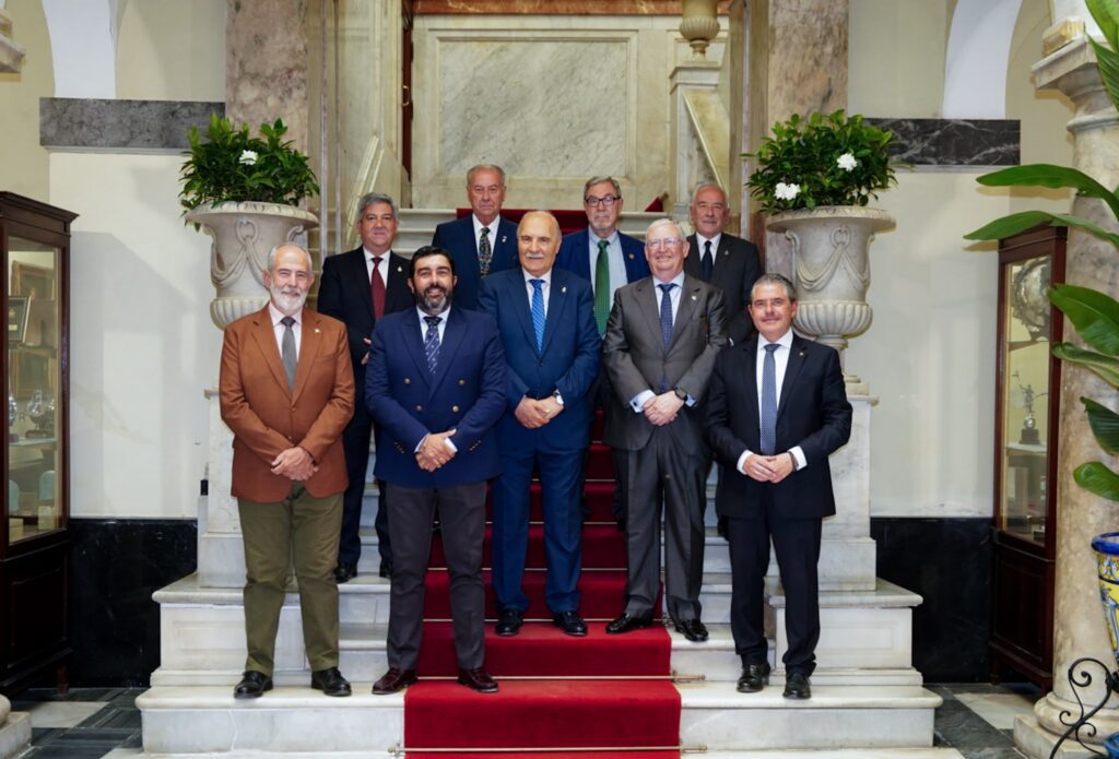 FRANCISCO VÉLEZ PARTICIPA EN CÁDIZ EN SU ÚLTIMO ENCUENTRO DE PRESIDENTES DE CONSEJOS DE HERMANDADES DE ANDALUCÍA ANTES DE CONCLUIR SU MANDATO
