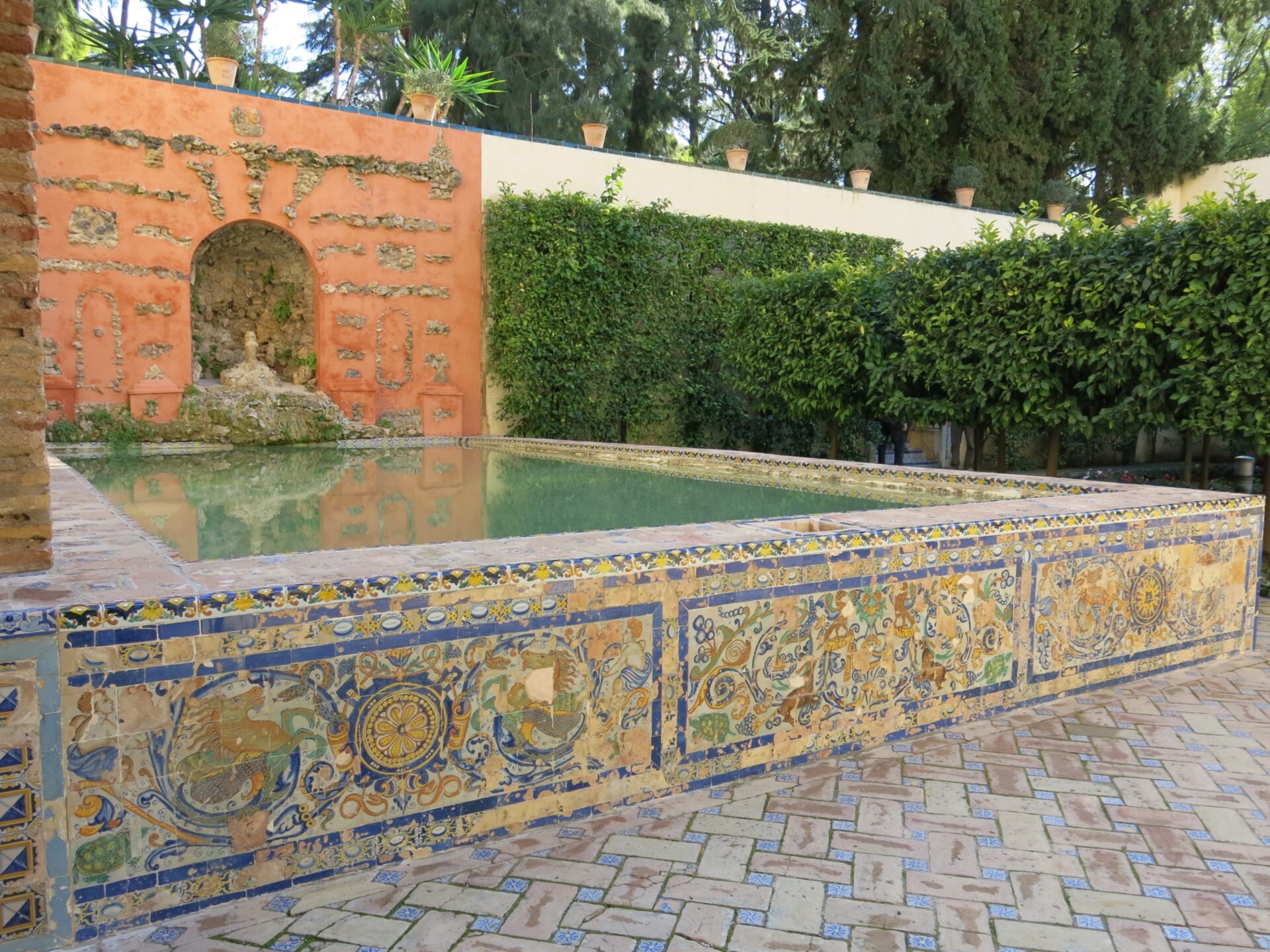 El Real Alcázar licita el mantenimiento de todas sus fuentes, bancos y estanques históricos por 400.268 euros, con cuatro nuevas incorporaciones al programa