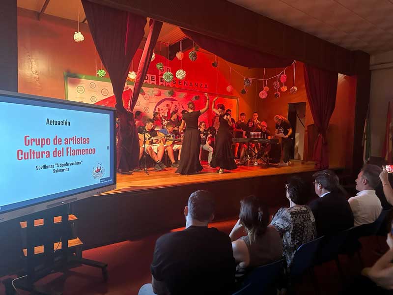 La bailaora María Moreno y el programa Arte y Educación convierten el aula del IES Doñana en el escenario del festival ‘Sanlúcar Flamenca’