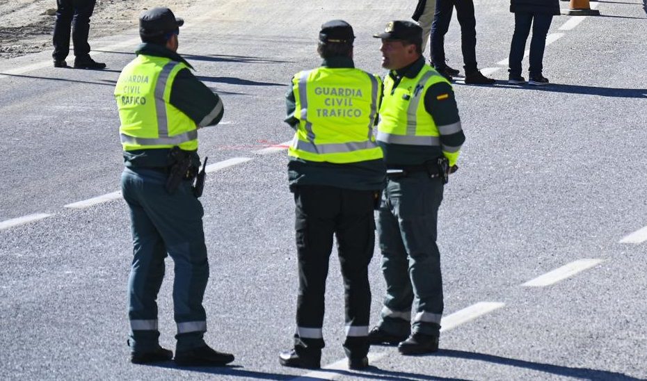 Muere un hombre al volcar un camión en la autovía A-4 en Villanueva de la Reina