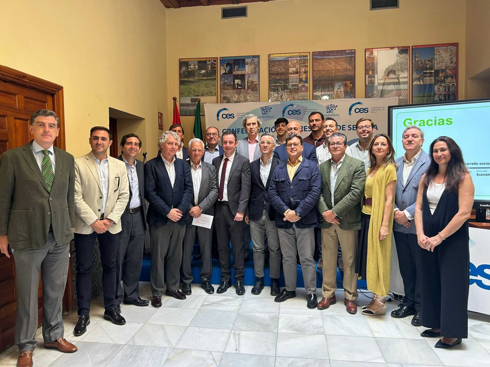 Rodríguez Hans asiste a la Comisión de Turismo de la CES, que aborda el cambio en la dirección del aeropuerto de Sevilla y la evolución del sector