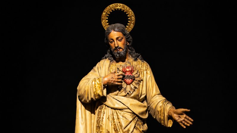 Los Javieres promueve la devoción al Sagrado Corazón en el mes de su fiesta