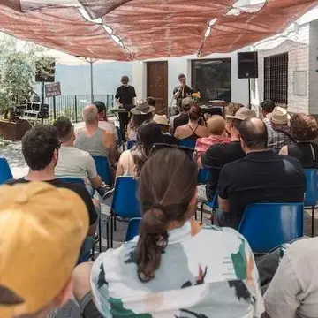 La bailaora Rocío Garrido participa en el Programa Andaluz de Arte y Educación con el proyecto ‘Universo EVA’, que acerca el flamenco al alumnado