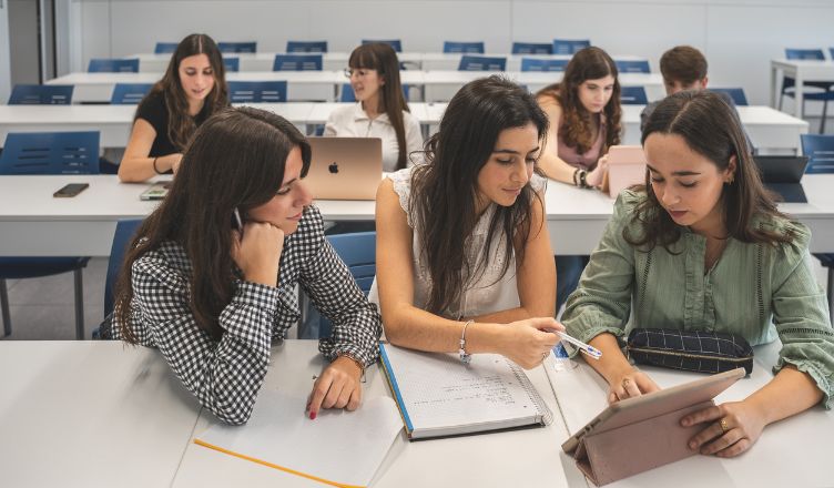Los estudios de ADE y Derecho de Loyola destacan en empleabilidad e internacionalización en Andalucía, según el Ranking CYD 2026
