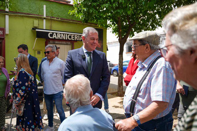 El Ayuntamiento de Sevilla impulsa un nuevo plan de asfaltado en El Tiro de Línea con una inversión superior a 157 000 euros