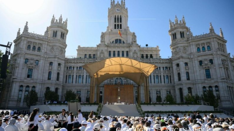 El Papa preside la misa del Corpus Christi ante más de 1,5 millones de personas