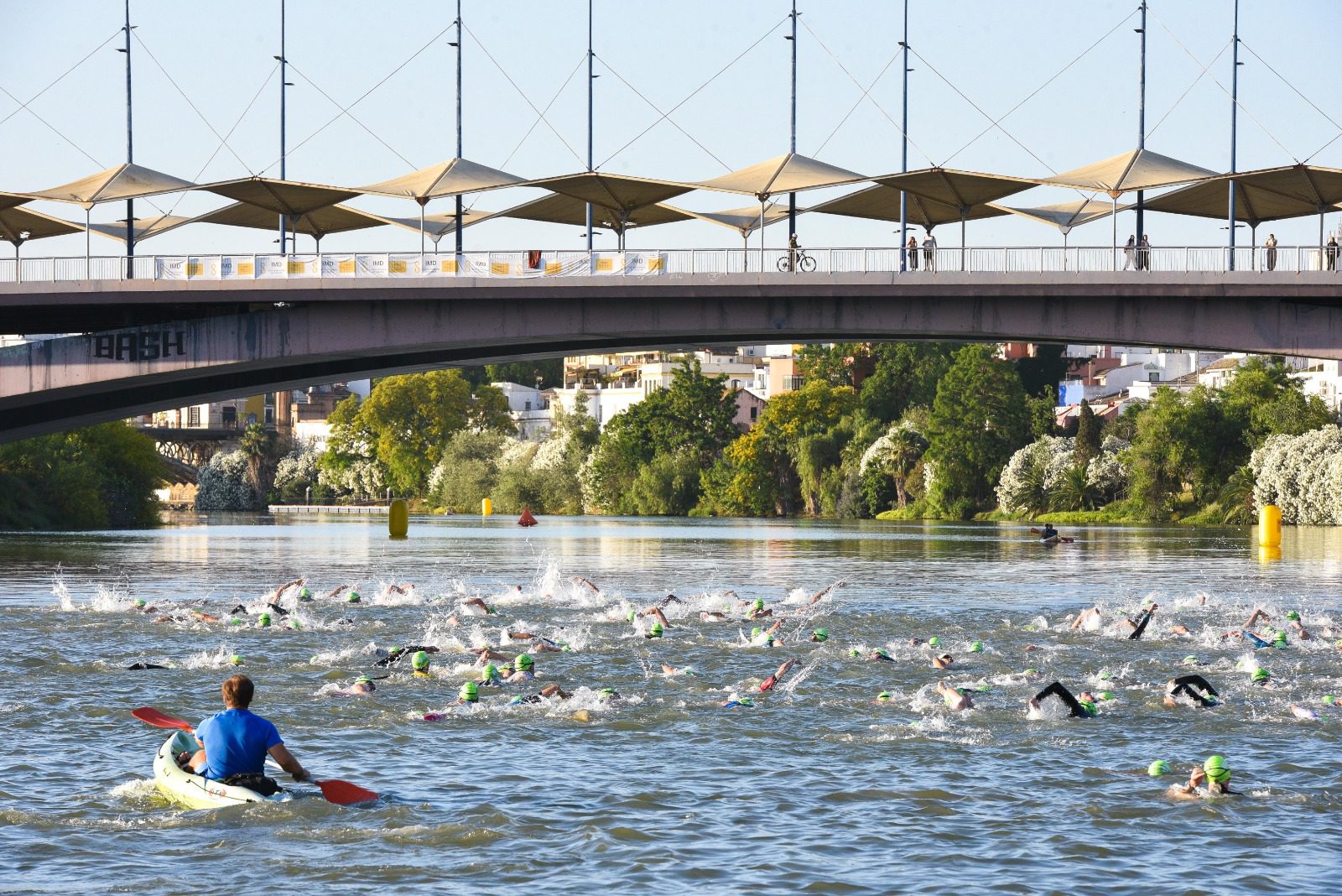 Éxito histórico y cifras de récord en la XXIX edición del Triatlón de Sevilla
