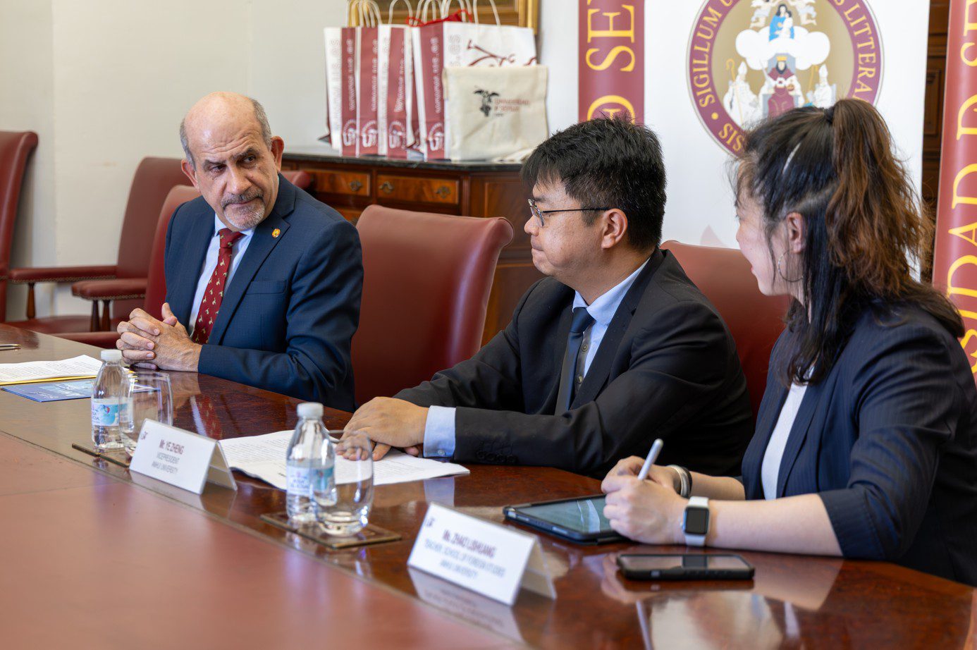 La US y la Universidad china de Anhui se reúnen para explorar nuevas vías de colaboración