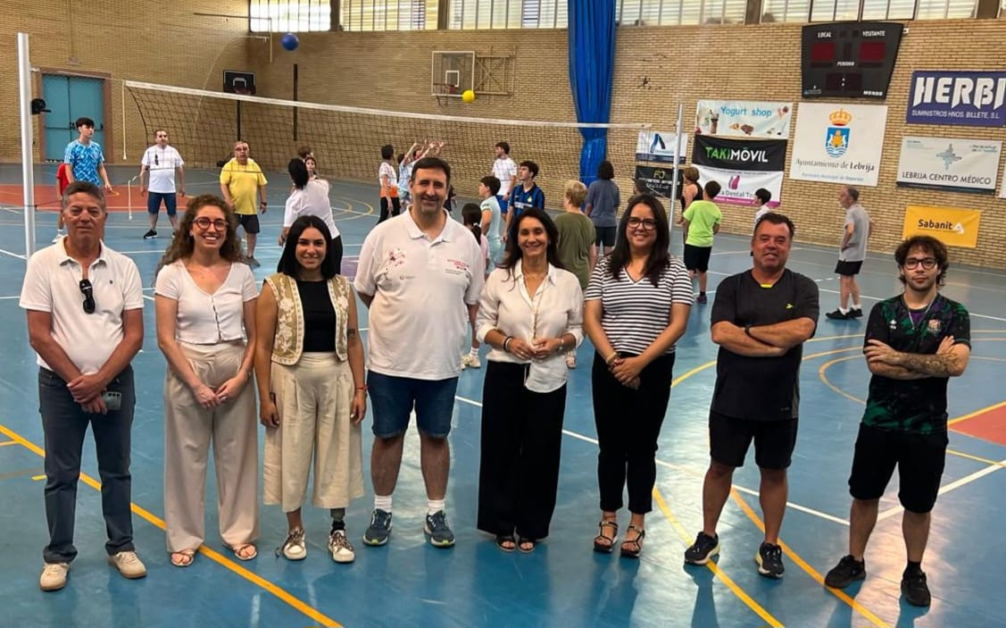 La Diputación impulsa en Lebrija una jornada de deporte inclusivo e intergeneracional de la mano de AFEDEDI Sitting Volley