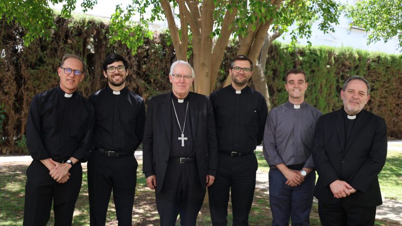 La ordenación de cinco nuevos sacerdotes confirma que Dios sigue llamando