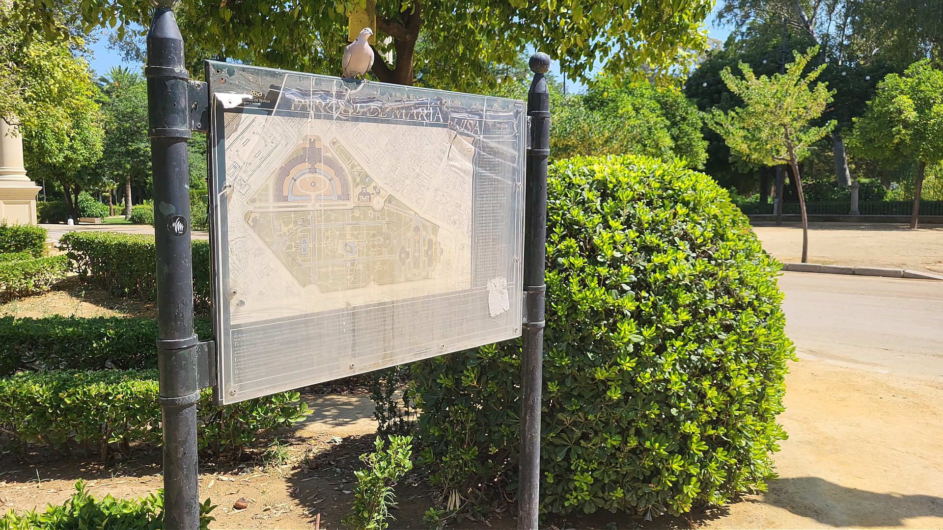 Patrimonio da luz verde a la renovación integral de la señalética del Parque de María Luisa