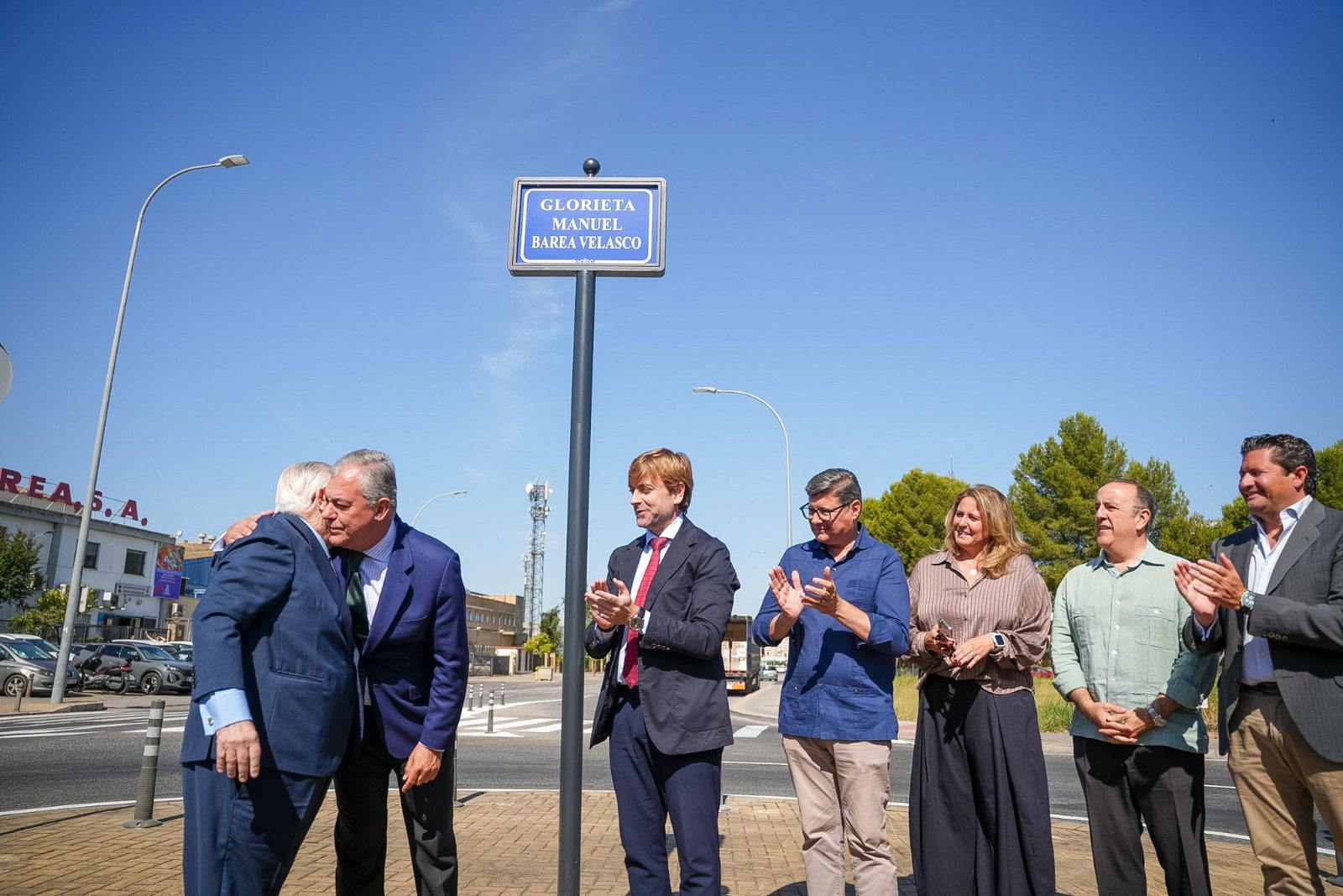 El alcalde Sanz inaugura una rotonda en el PICA dedicada al empresario Manuel Barea en reconocimiento a su trayectoria empresarial