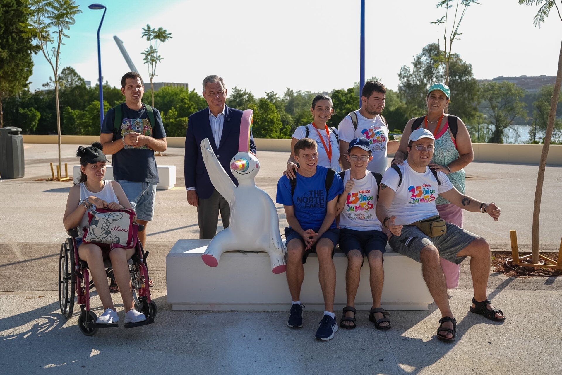 Sanz visita Puerta de la Barqueta tras la remodelación de este espacio que fue uno de los accesos principales a la Expo 92