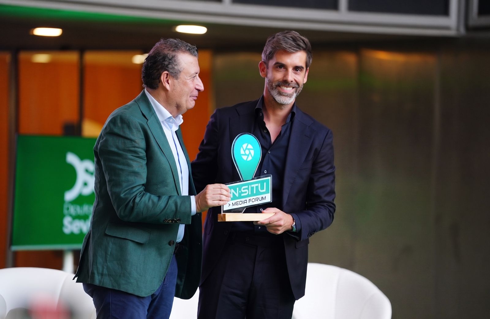 Javier Fernández anima a los jóvenes periodistas sevillanos a «contar la provincia» y ensalza el proyecto de Escuela de Reporteros, «que genera ilusión, motivación y talento andaluz»