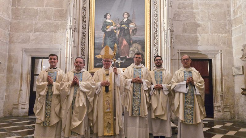 Monseñor Saiz Meneses ordena cinco nuevos presbíteros para la Archidiócesis de Sevilla