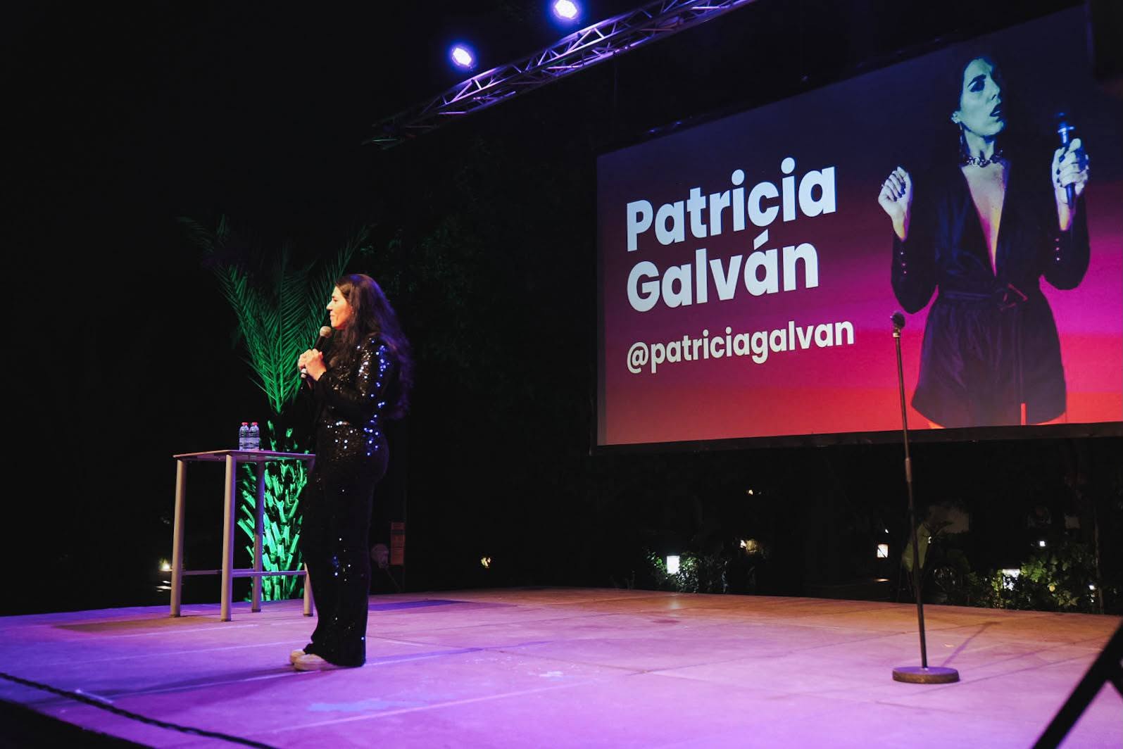 Patricia Galván llena de carcajadas los Baños Árabes