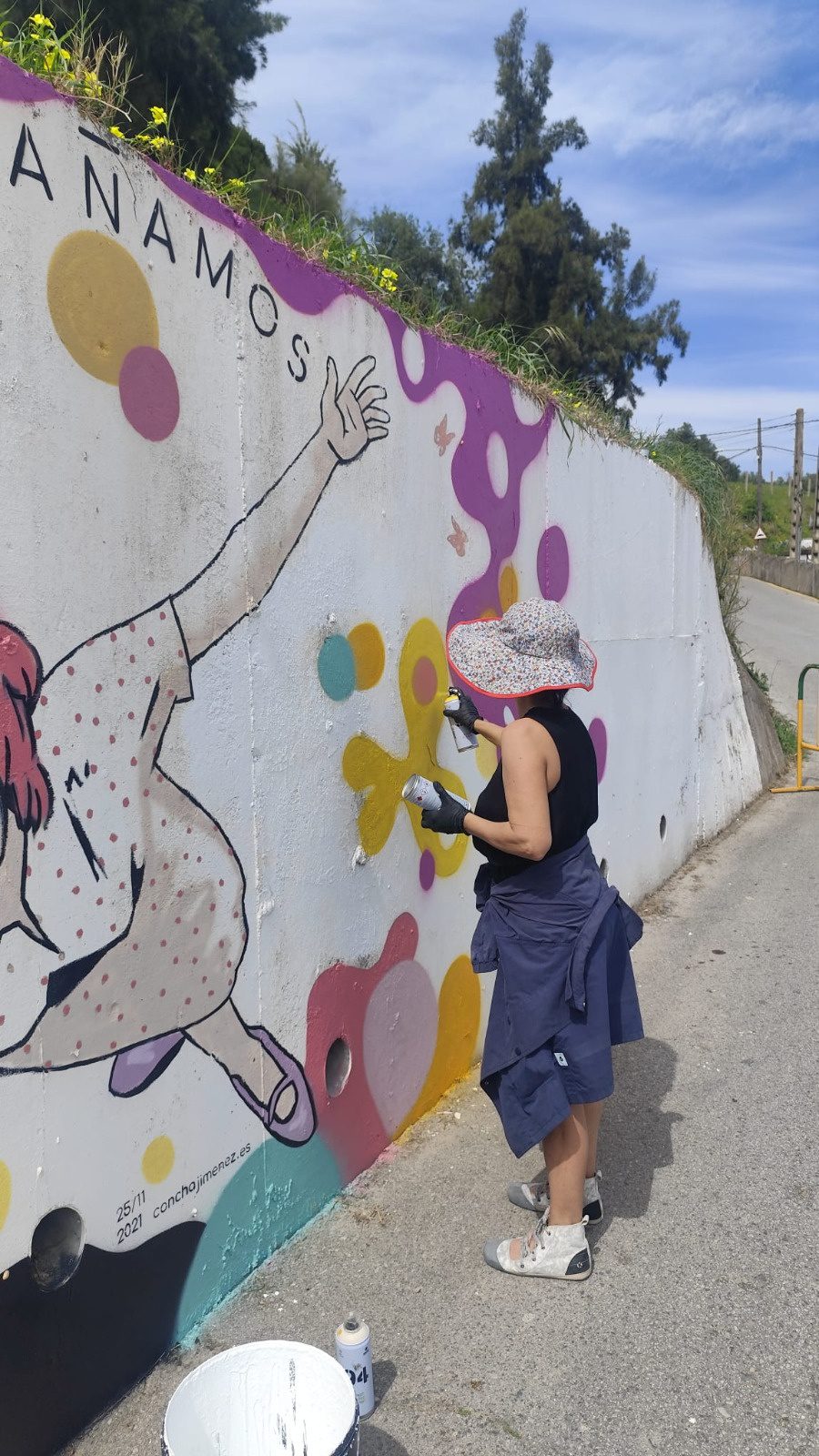Nuevos mensajes de apoyo a las víctimas de violencia de género enriquecen el mural «Gelves aprende a mirar»