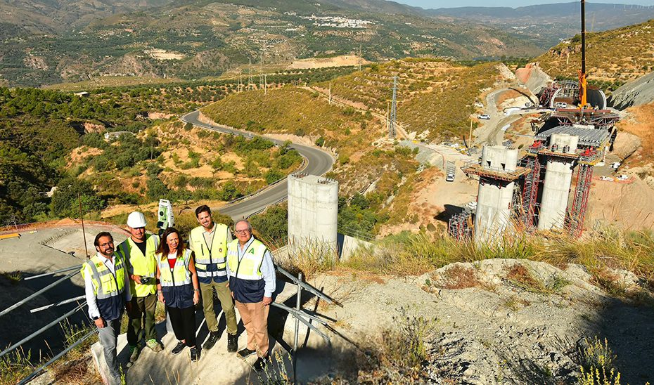 Las obras del nuevo acceso a la Alpujarra superan su ecuador y avanzan con la construcción del puente
