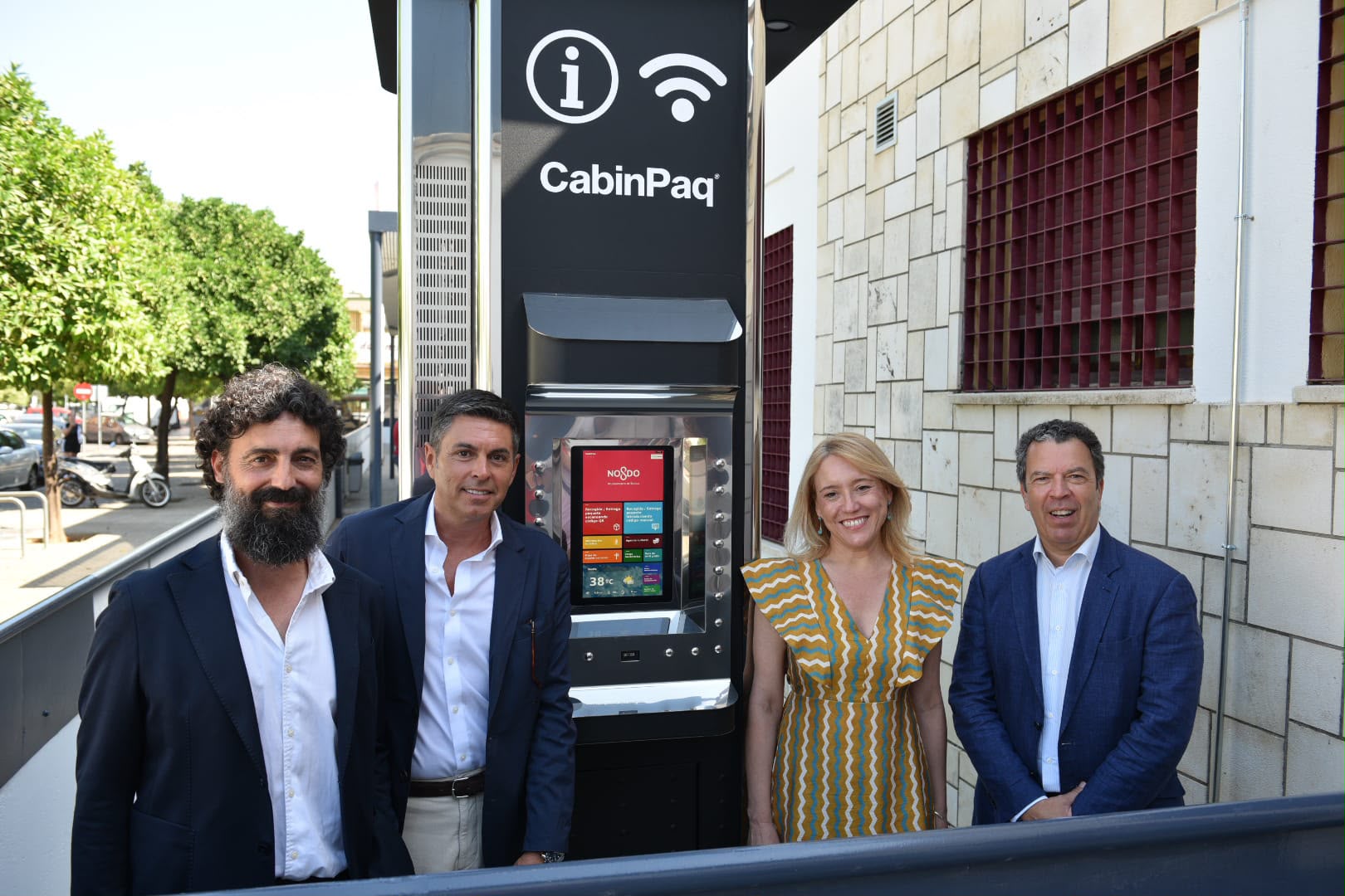El Ayuntamiento instala cabinas inteligentes multifunción en 20 centros deportivos municipales como nuevo servicio público ‘smart city’