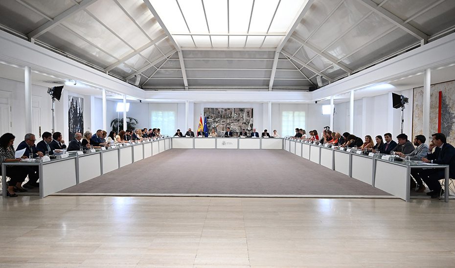 La Junta reclama al Gobierno que el Cercanías conecte el Estadio La Cartuja con el Metro para el Mundial 2030