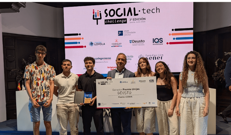 Estudiantes de Ingeniería de Loyola, IQS, Deusto y Comillas construyen una silla autónoma para facilitar los traslados en centros hospitalarios