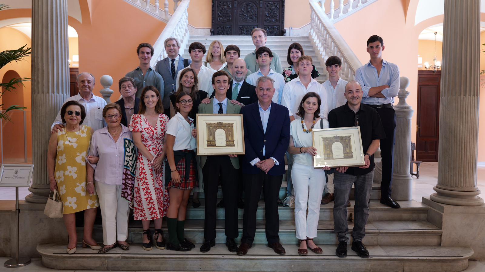 El alcalde de Sevilla reconoce a los alumnos sevillanos con las mejores calificaciones en la PAU y destaca que representan “el talento y el futuro de nuestra ciudad”