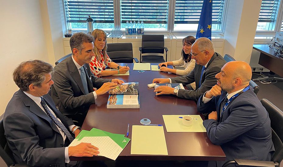 Andalucía se posiciona ante la Comisión Europea como una «región de referencia» para impulsar la economía azul