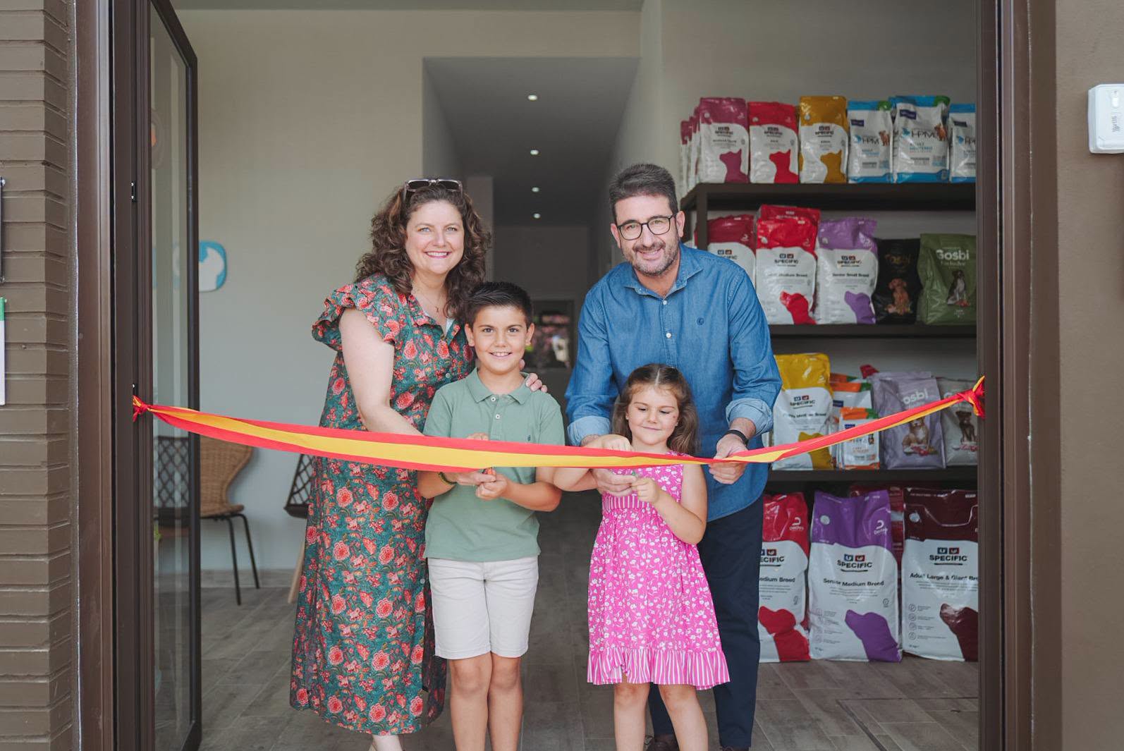 La Clínica Veterinaria Palomares estrena nuevas instalaciones en C/ Mairena