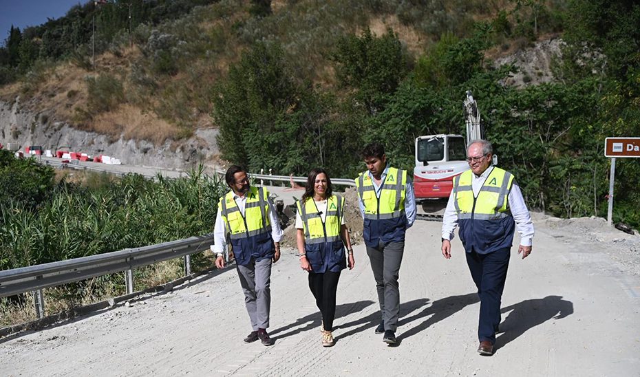 La Junta invierte 1,3 millones en la seguridad de la A-4003 a su paso por la localidad de Huétor Santillán