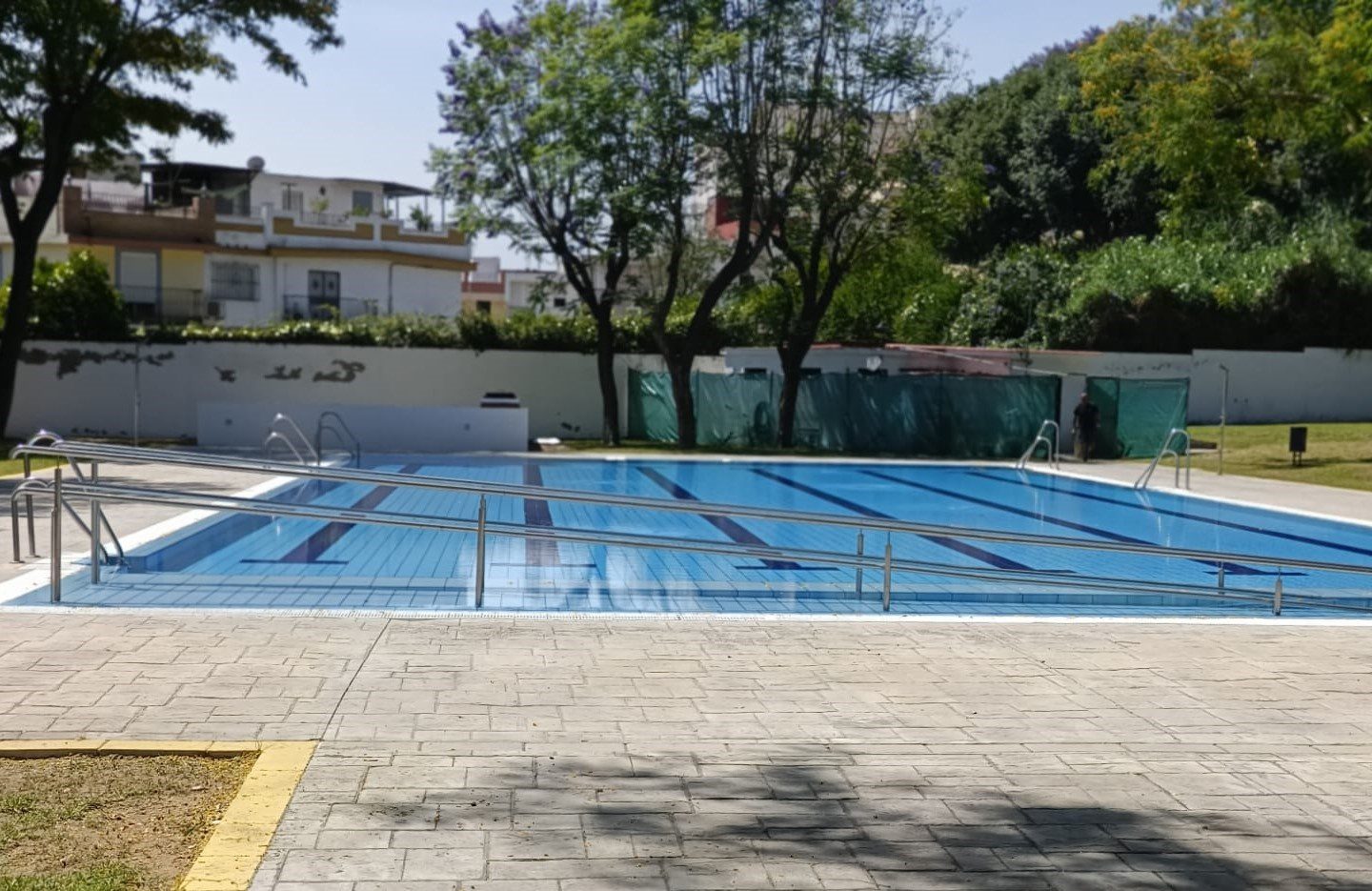La Piscina Municipal de Verano de Gelves arranca la temporada con normalidad y una gran acogida por parte de la ciudadanía