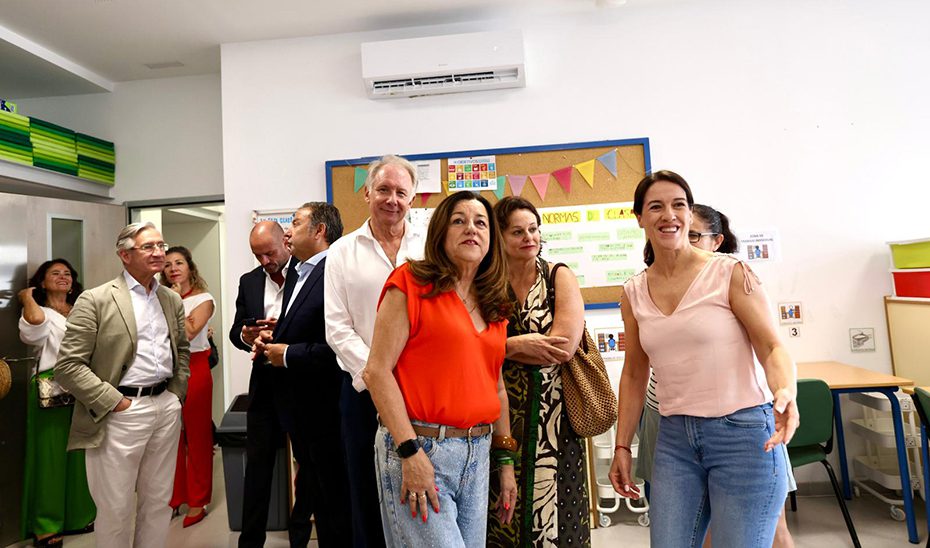 Los centros docentes de Sevilla ya han instalado más de 3.400 elementos de climatización