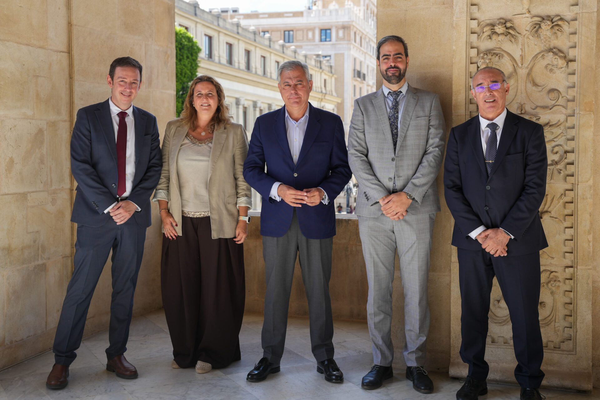 José Luis Sanz recibe al nuevo director del Aeropuerto de Sevilla y agradece la labor de Sergio Millanes al frente de la infraestructura