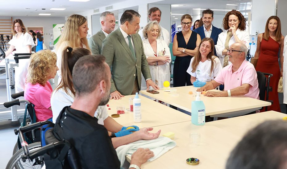 La Unidad de Lesión Medular del Virgen del Rocío recibe el certificado de Excelencia en Humanización