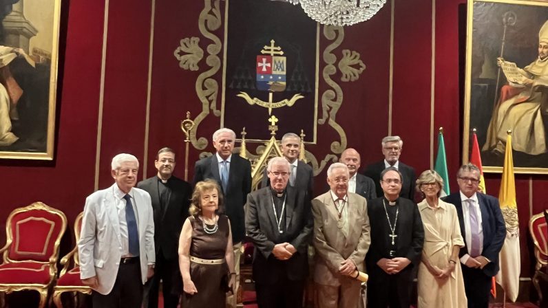 El arzobispo de Sevilla concede la medalla Pro Ecclesia Hispalense a Carlos Perromat Villares