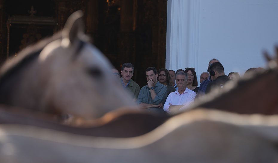 Moreno llama a preservar todas las tradiciones de Andalucía: «Orgullo y legado que debemos proteger»