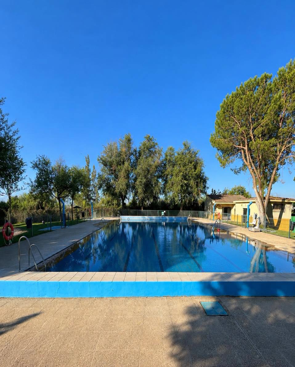 ¡EL VIERNES 26 DE JUNIO ABRE LA PISCINA del POLIDEPORTIVO MUNICIPAL DE CALLE ISLA!