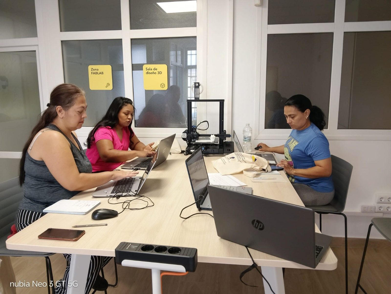 La formación se convierte en empleo: finaliza en Gelves el taller de inclusión digital para mujeres migrantes