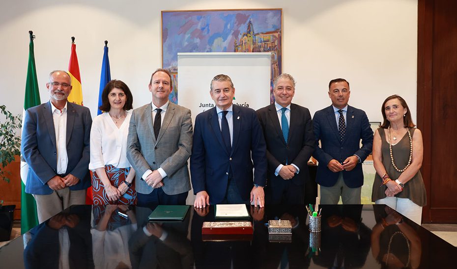 Junta y UNIA firman un convenio para formación e investigación en seguridad y emergencias