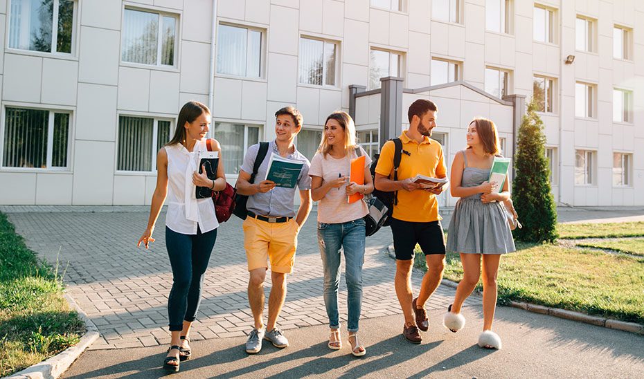 Un total de 52.436 estudiantes son admitidos en el sistema público universitario para estudiar un grado