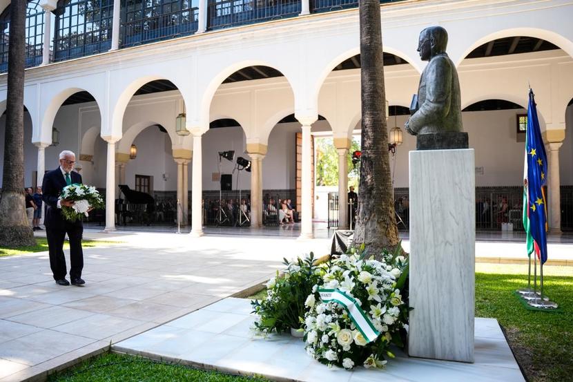 El Defensor asiste al homenaje a Blas Infante en el Parlamento de Andalucía