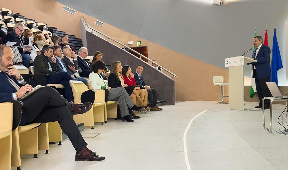 La Junta concede ayudas por casi tres millones a 29 entidades locales para formar a su personal