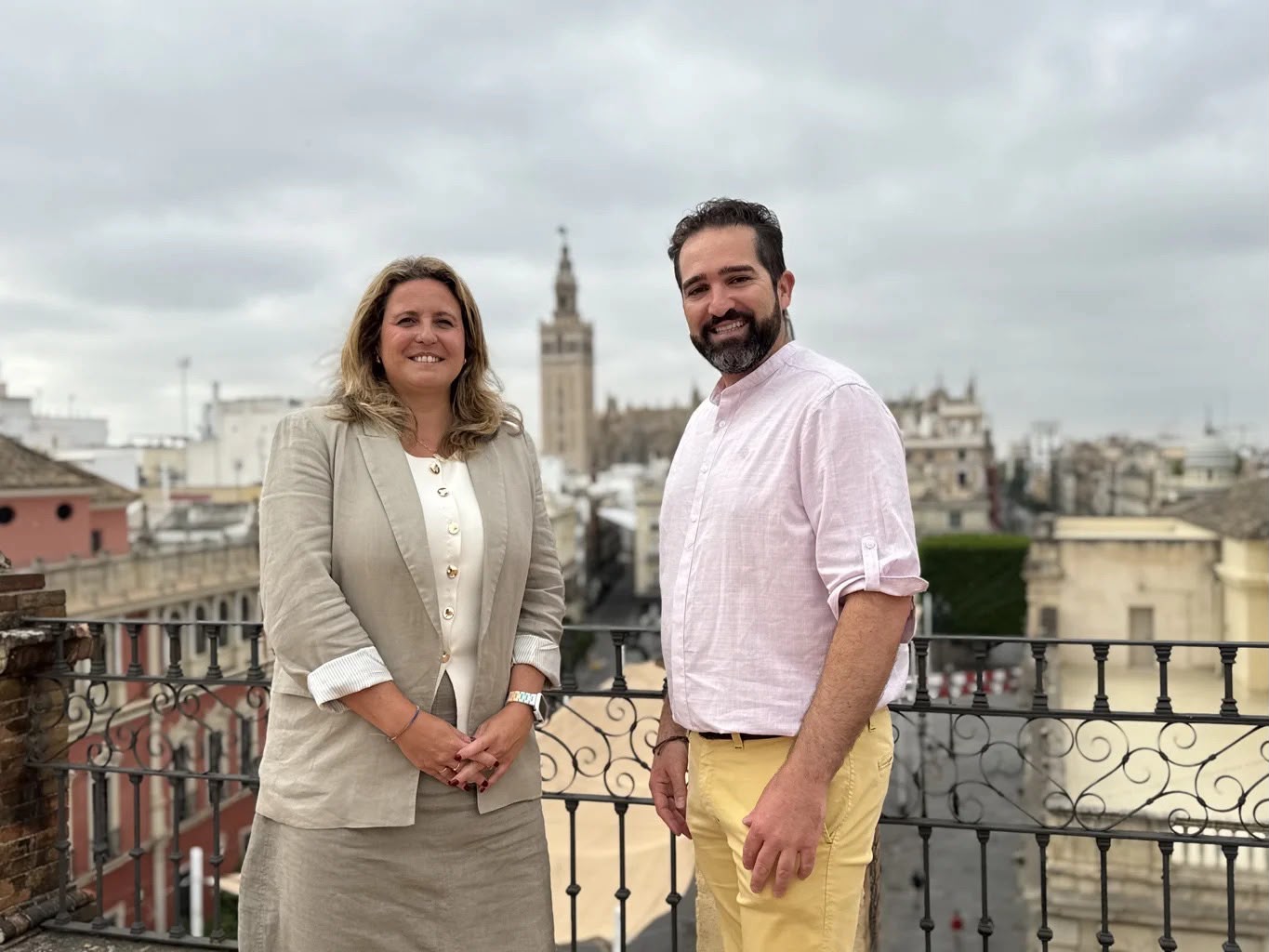 Angie Moreno recibe a Bartolomé Palazón, representante de Sevilla en el encuentro internacional de Ciudades Creativas de la UNESCO
