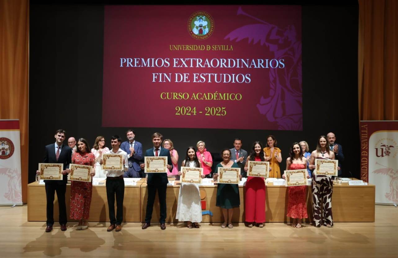 La rectora de la US ensalza la universidad pública en los Premios Extraordinarios Fin de Estudios