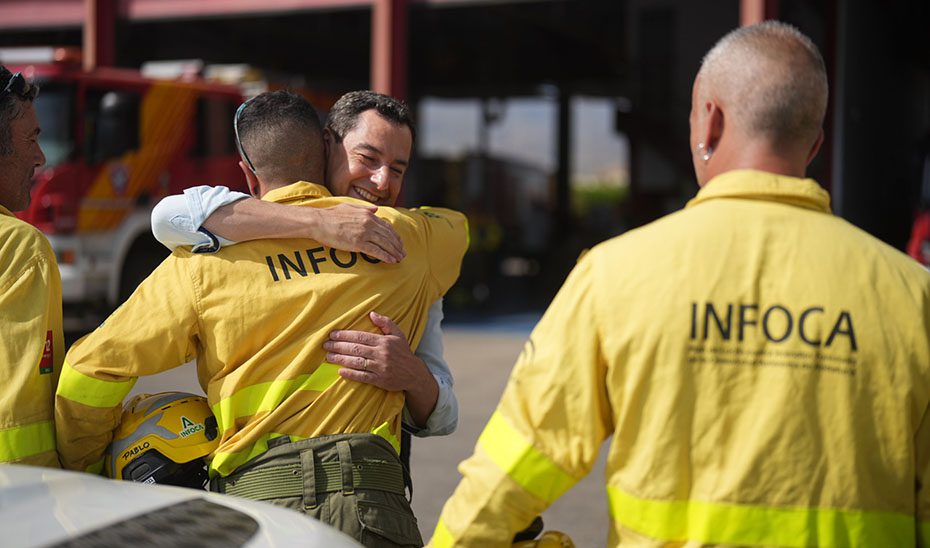 Moreno alerta del alto riesgo de incendio: «Andalucía lleva el triple de superficie quemada que hace un año»