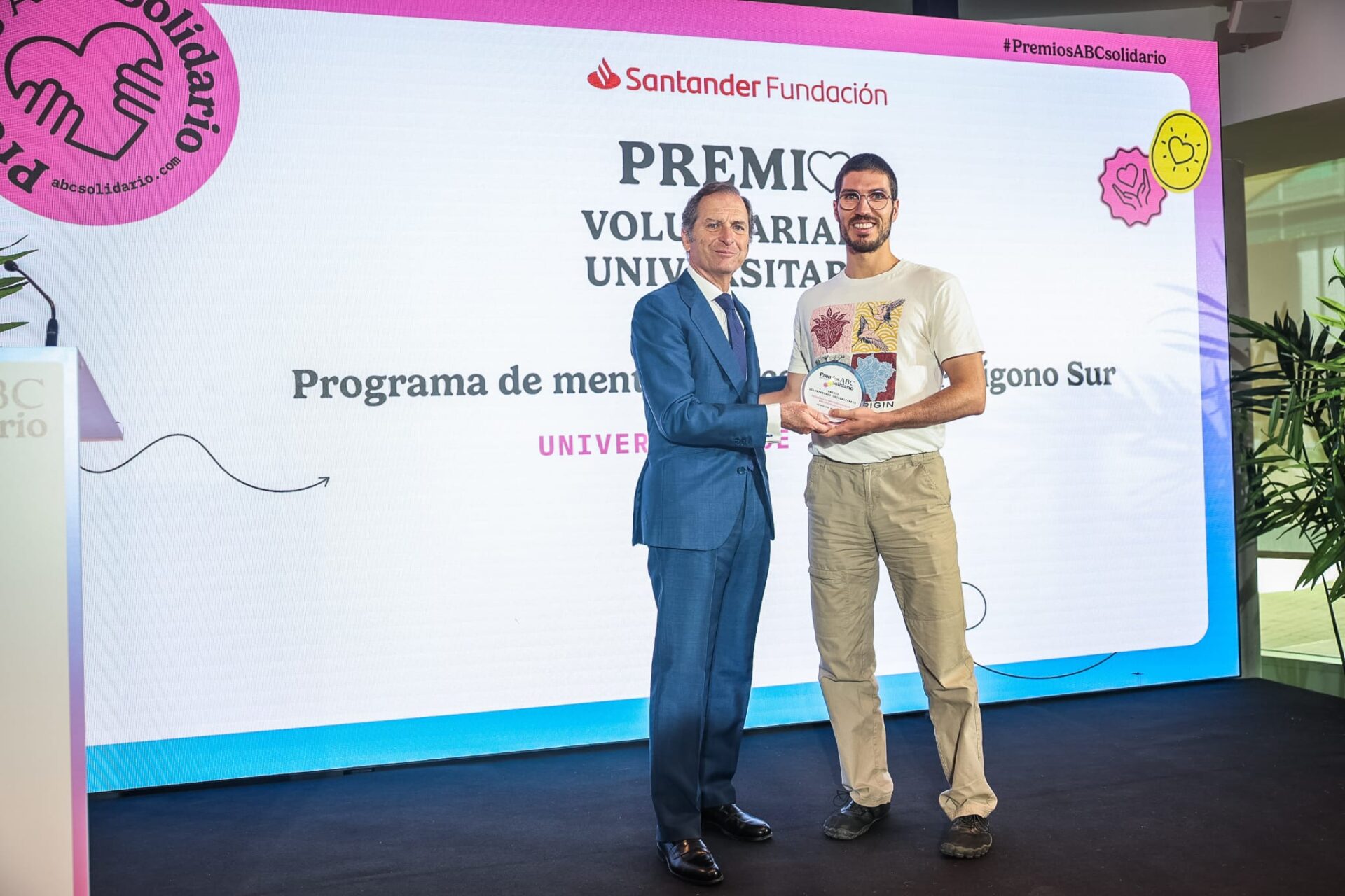 El Programa de Mentoría Escolar en Polígono Sur de la US recibe el Premio ABC Solidarios al Voluntariado Universitario