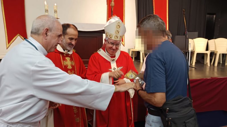El arzobispo administra los sacramentos de la Confirmación y la Comunión a varios internos del Centro Penitenciario Sevilla I
